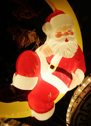 Christmas lights decorate a private house in Hamburg December 18, 2006.