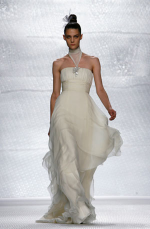 A model presents a creation from Rosa Clara collection at Barcelona Bridal Week fashion show May 29, 2007.