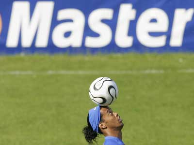 Ronaldinho kisses the ball