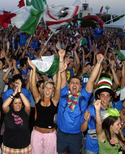 Italy beats Germany 2-0