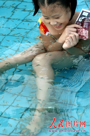 Hot spring fish therapy in Hainan