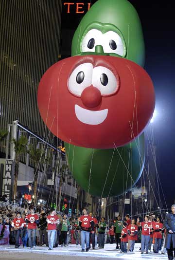 Performers march during the 75th Annual Hollywood Christmas Parade in Hollywood city, California, the United States, Nov. 26, 2006.