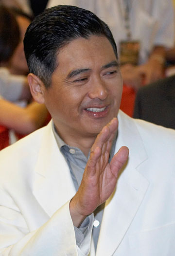 Hong Kong actor Chow Yun-Fat waves to fans as he arrives at the Singapore gala premiere of his latest film 