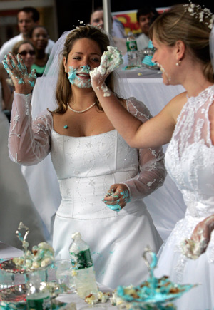 Bridezilla-Ultimate Cake Eating Contest