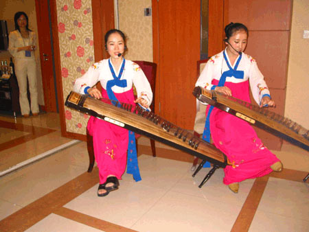 North Korean waitresses in Shenyang attract tourists