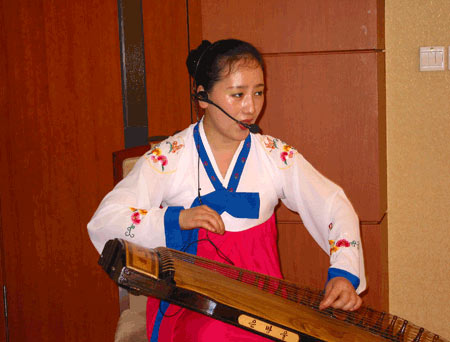 North Korean waitresses in Shenyang attract tourists