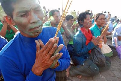 Cambodia villagers stage 'Avatar' themed protest about land loss