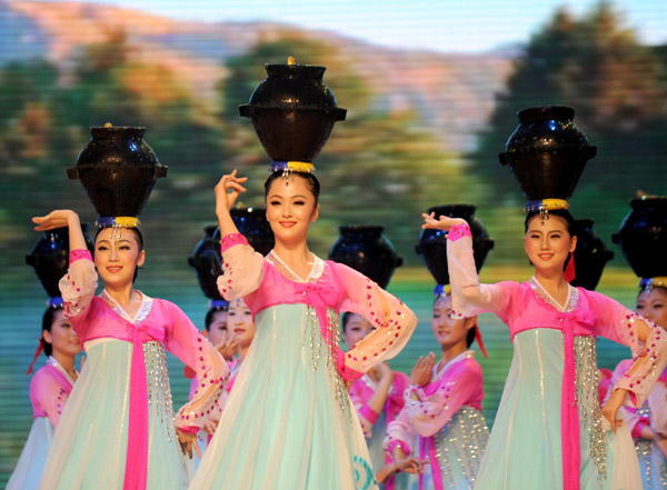 Folk dances mark end of Jilin Week 