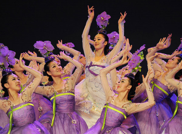 Folk dances mark end of Jilin Week 