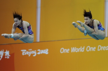 China wins the first Olympic diving gold