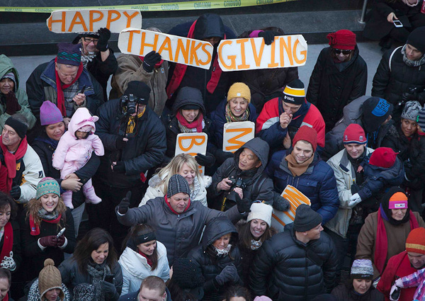 Americans mark Thanksgiving Day with parades