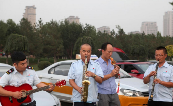 Cab drivers start band