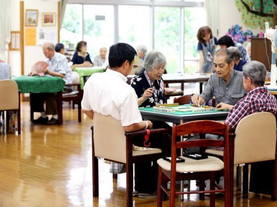 老齡化嚴(yán)重，日本興起“賭場主題日間陪護(hù)所”