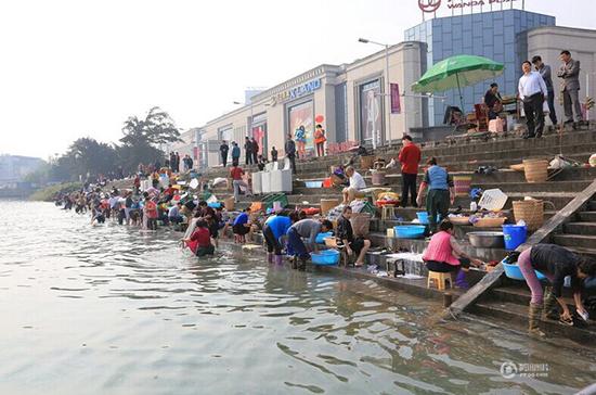 People took advantage of a dam