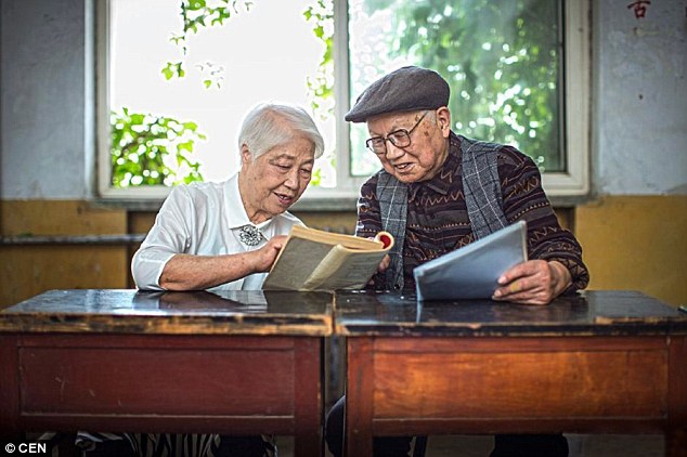 河北九旬老夫妻拍時(shí)尚大片慶祝結(jié)婚64年（組圖）