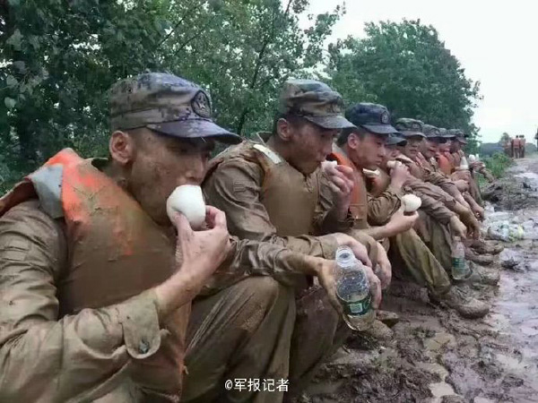 湖北抗洪前線“饅頭連”成網紅