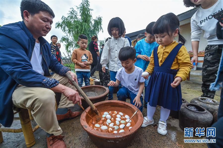 江南古鎮(zhèn)傳統(tǒng)民俗迎“立夏”（組圖）