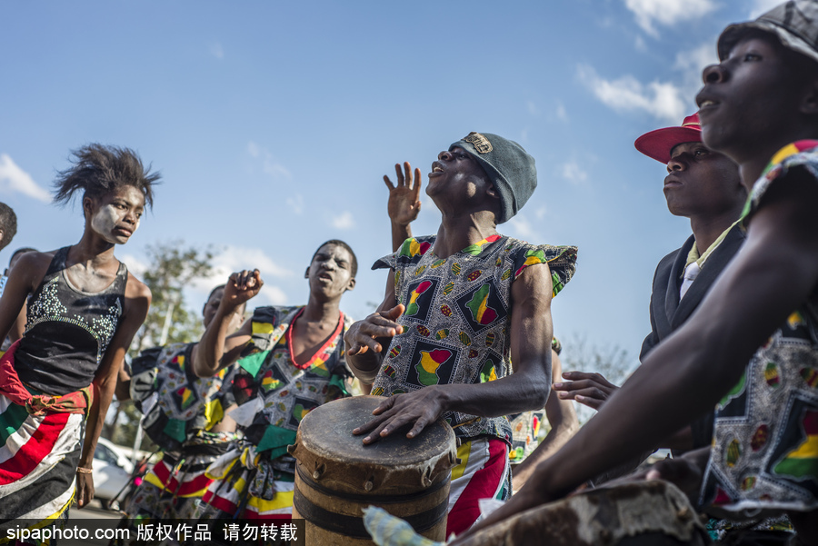 民族的才是世界的 探尋最美傳統(tǒng)服飾（組圖）