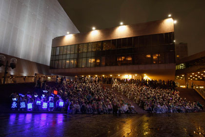 Fans pay tribute to late pop star Leslie Cheung