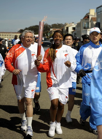 Torch relay ends in San Francisco, closing ceremony relocated