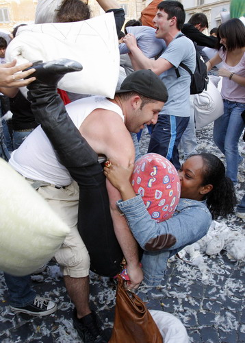 Hundreds fight with pillows