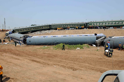 Two trains collide in east China, 70 dies