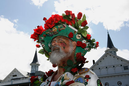 Horse fans display their hats