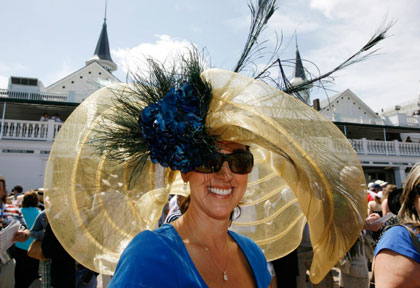 Horse fans display their hats