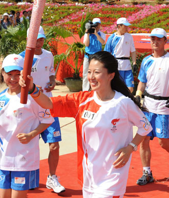 Beijing Olympic torch relay in Chinese mainland kicked off  