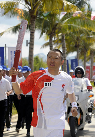 Beijing Olympic torch relay in Chinese mainland kicked off  