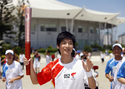 Beijing Olympic torch relay in Chinese mainland kicked off  