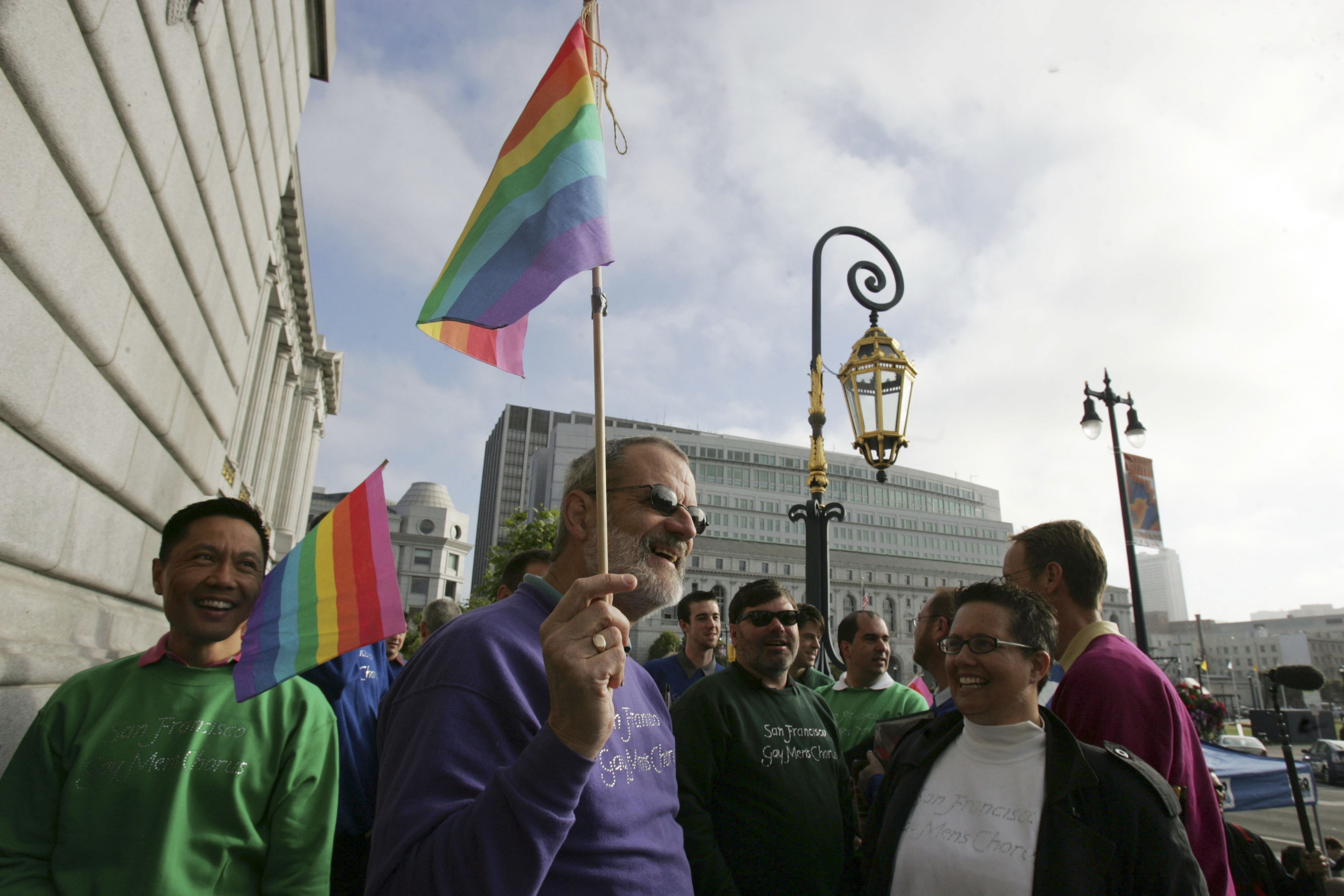 Gay couples wed in Calif.