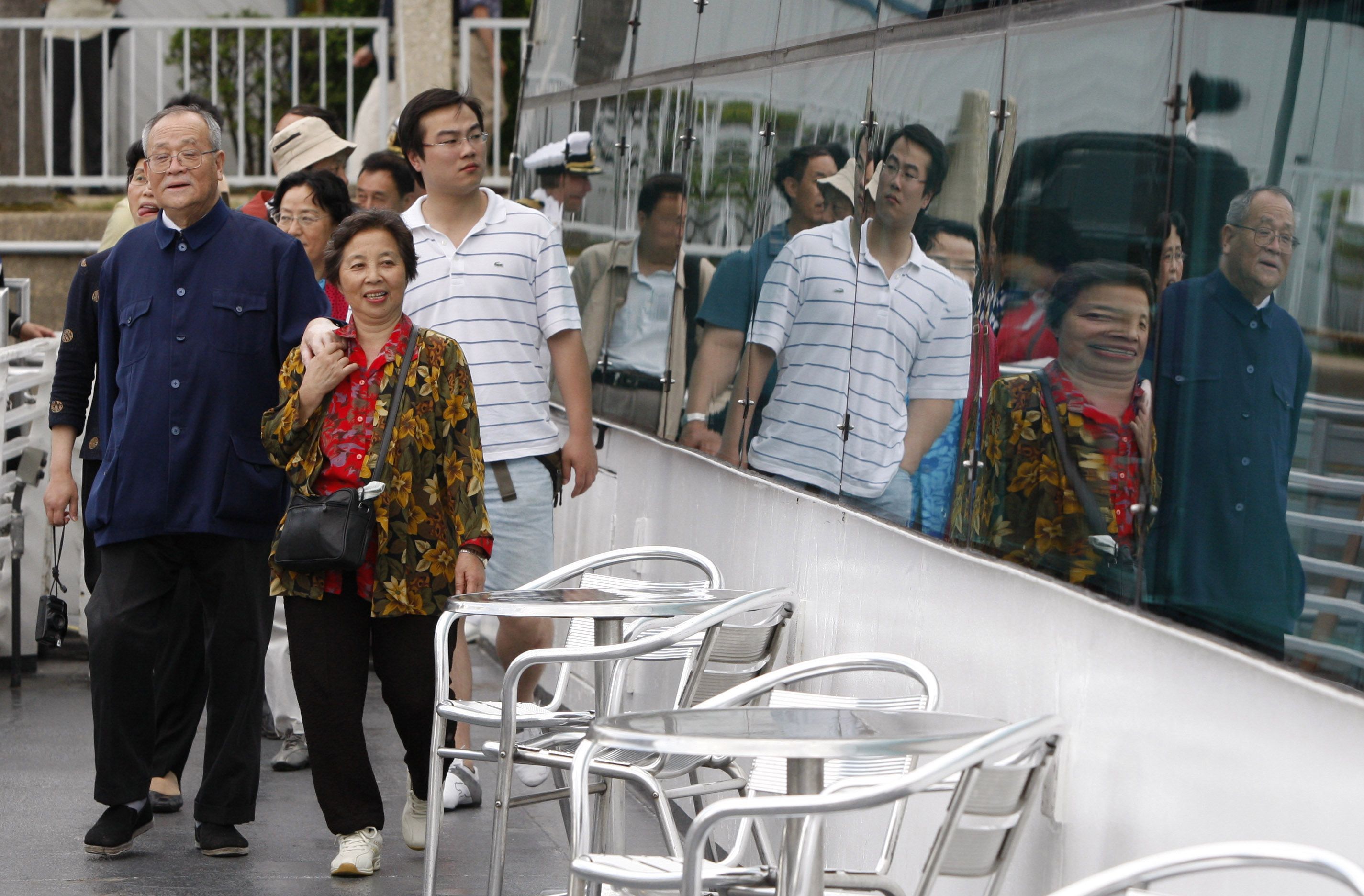 1st official Chinese tour group in US