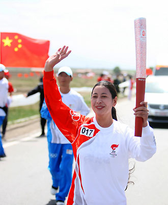 Torch relay passes along Qinghai