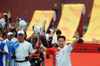 Olympic torch relay begins final leg in Beijing