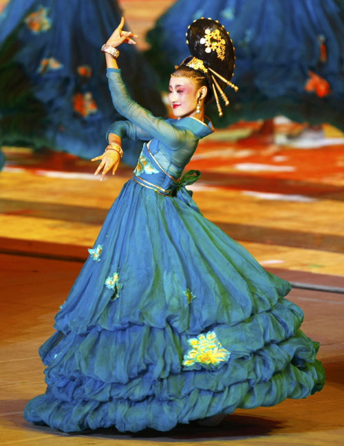 Female dancers in traditional Chinese constumes at the opening