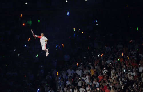 Li Ning lights up Olympic cauldron