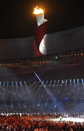 Li Ning lights up Olympic cauldron