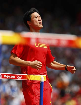 Liu Xiang quits 110m hurdles