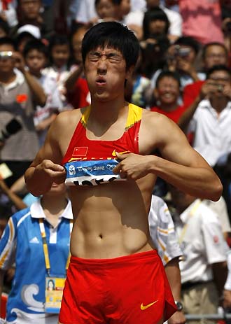 Liu Xiang quits 110m hurdles