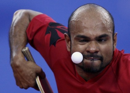 <STRONG>Eyeballing with the ping pong players</STRONG>