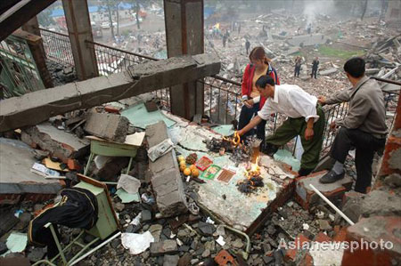 100 days after killer quake, people remember and rebuild