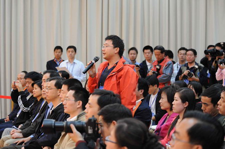 Shenzhou VII astronauts meet the press