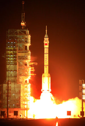 Shenzhou VII spacecraft lifts off successfully