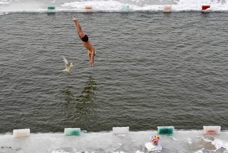 Winter swimming hot in Harbin