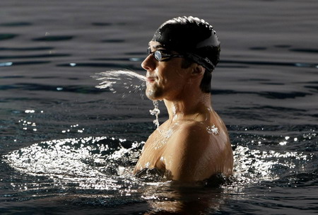 Phelps returns to China for car commercials