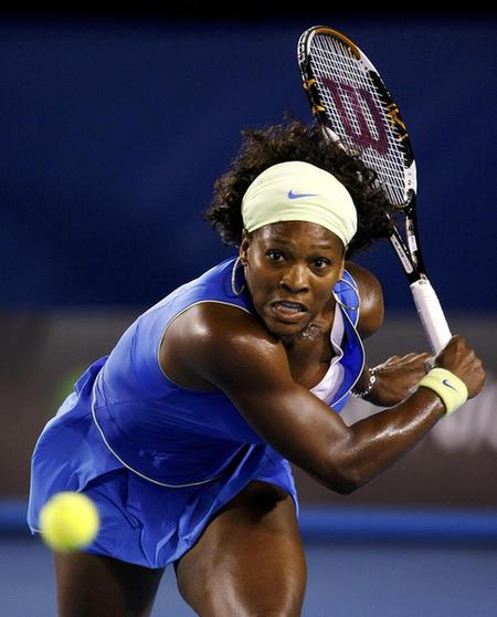 Serena moves on with Australia Open