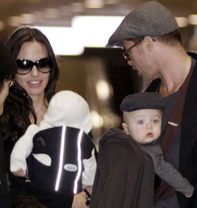 Pitt and Jolie take twins along on Tokyo trip