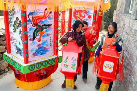 Lanterns, rice balls made for Lantern Festival