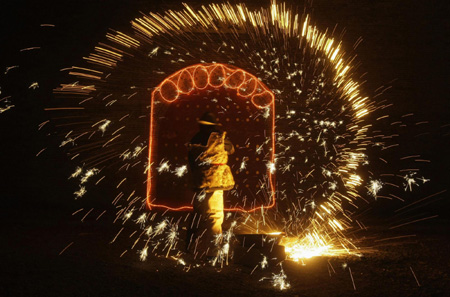 Lanterns, rice balls made for Lantern Festival